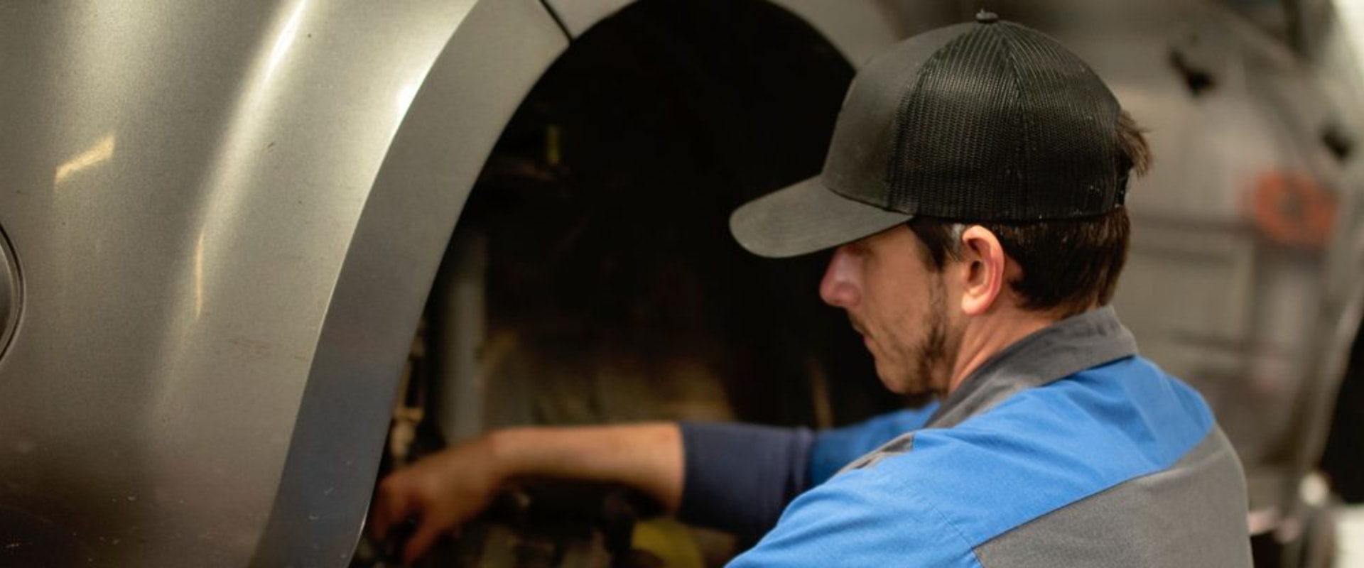 Checking Online Reviews for Auto Body Shops Near You
